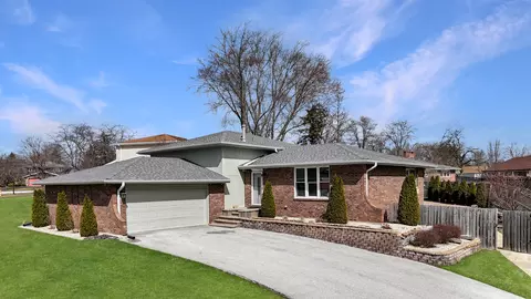 2938 E Shagbark Trl, Crete, IL 60417