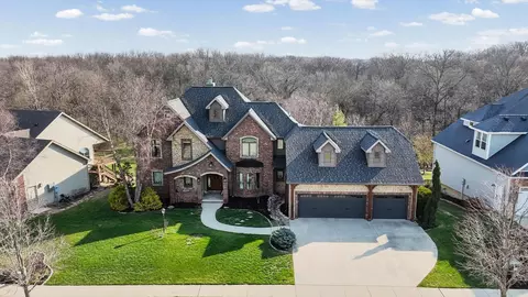 1610 Briarwood Ln, Mahomet, IL 61853