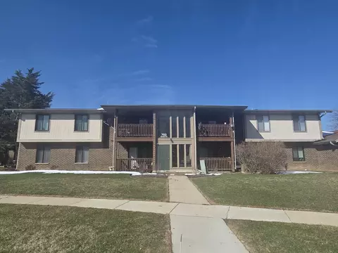 703 Garden Cir #3, Streamwood, IL 60107