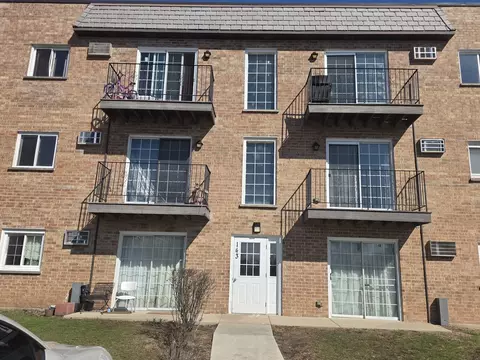 143 W Elk Trl #342, Carol Stream, IL 60188