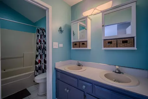Bath - 2813 Joe Adler Dr, Plainfield, IL 60586 photo 1 of 3