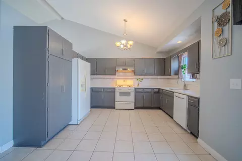 Kitchen - 2813 Joe Adler Dr, Plainfield, IL 60586 photo 2 of 3