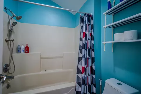 Bath - 2813 Joe Adler Dr, Plainfield, IL 60586 photo 2 of 3