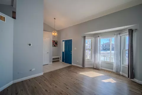 Entry Way - 2813 Joe Adler Dr, Plainfield, IL 60586 photo 2 of 4