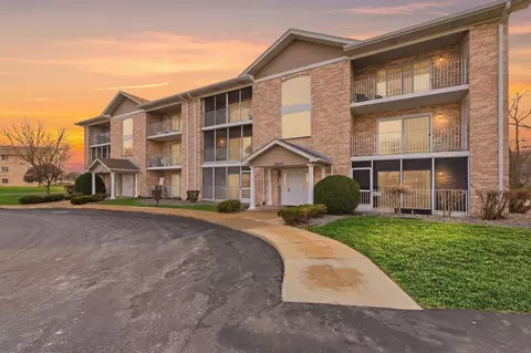 16032 Crystal Creek Dr #1A, Orland Park, IL 60462