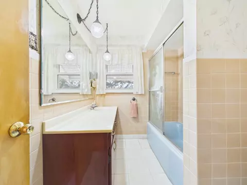 Bath - 9275 Clancy Dr, Des Plaines, IL 60016 photo 1 of 2