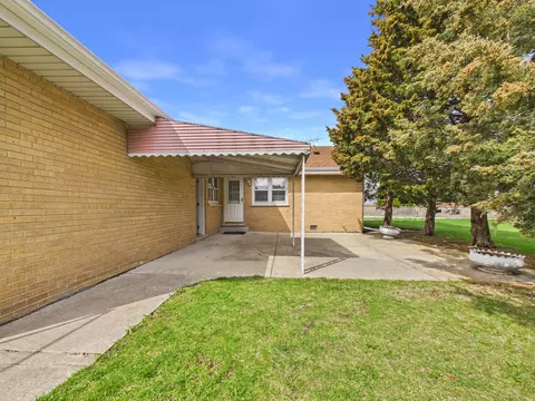 Exterior - 9275 Clancy Dr, Des Plaines, IL 60016 photo 2 of 6