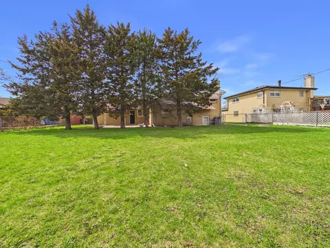 Exterior - 9275 Clancy Dr, Des Plaines, IL 60016 photo 5 of 6