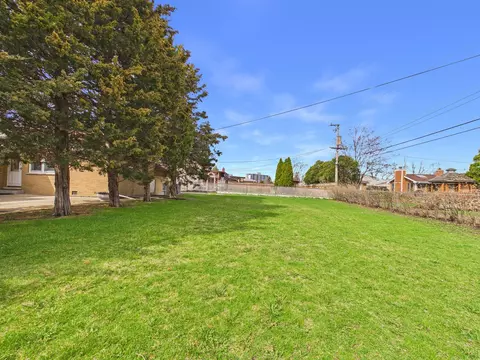 Exterior - 9275 Clancy Dr, Des Plaines, IL 60016 photo 3 of 6