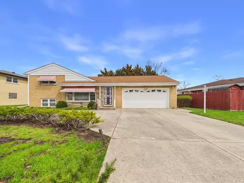 9275 Clancy Dr, Des Plaines, IL 60016