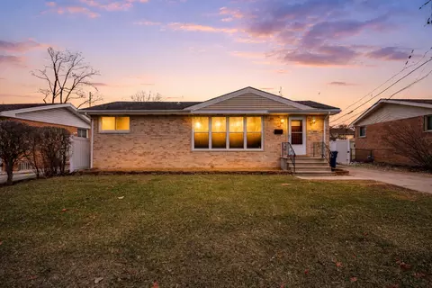 355 Iris Ln, Chicago Heights, IL 60411