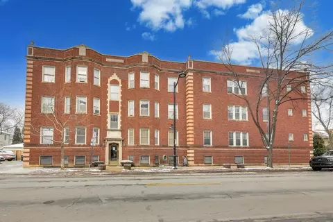 36 Harrison St #2, Oak Park, IL 60304