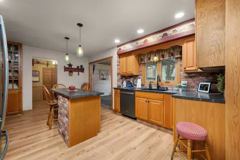 Kitchen - 10 Pine Tree Ct, Kewanee, IL 61443 photo 5 of 6