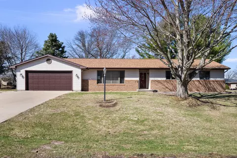 10 Pine Tree Ct, Kewanee, IL 61443