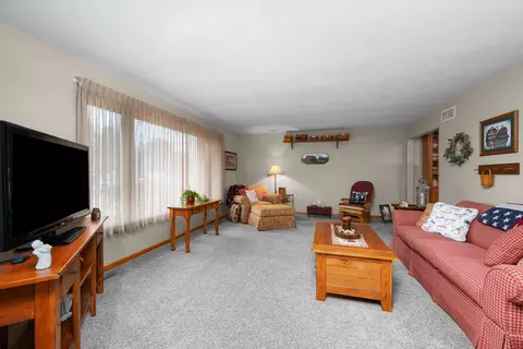 Living - 10 Pine Tree Ct, Kewanee, IL 61443 photo 1 of 4