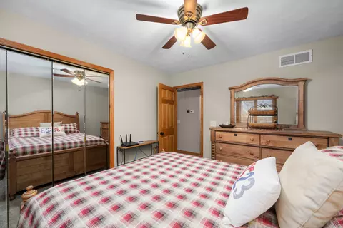 Bedroom - 10 Pine Tree Ct, Kewanee, IL 61443 photo 6 of 8
