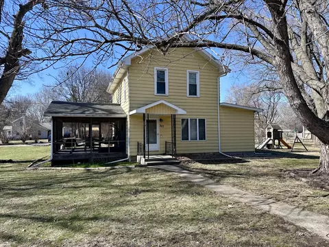 307 2nd St W, Lyndon, IL 61261