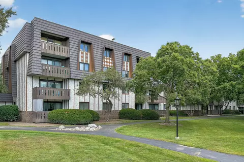 13200 W Heiden Cir #2411, Lake Bluff, IL 60044
