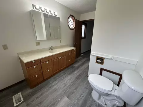 Bath - 1406 Searle Dr, Normal, IL 61761 photo 2 of 4