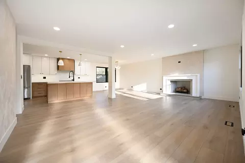Living - 720 N Maple St, Itasca, IL 60143 photo 3 of 4
