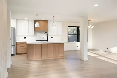 Kitchen - 720 N Maple St, Itasca, IL 60143 photo 1 of 2