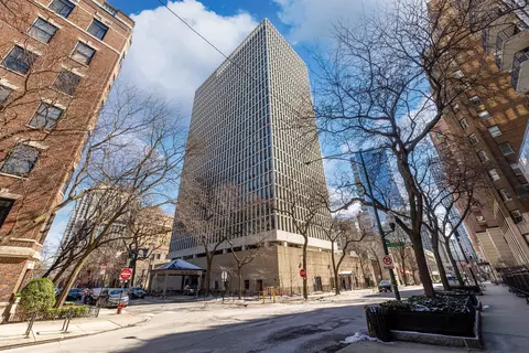 1 E Scott St #2004, Chicago, IL 60610