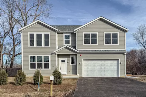 1061 Green Bay Rd, Lake Bluff, IL 60044