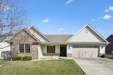 1716 Conor Ct, Clinton, IA 52732