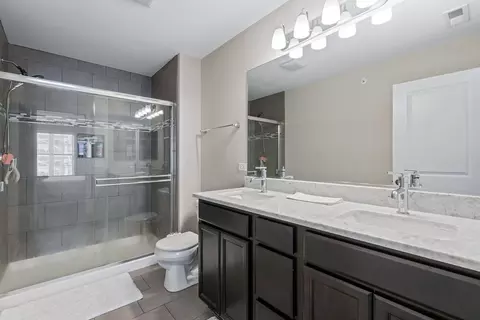 Bath - 830 Center St, Des Plaines, IL 60016 photo 1 of 3