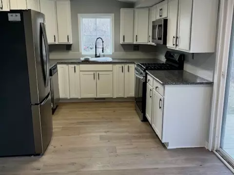 Kitchen - 34661 N Gerberding Ave, Ingleside, IL 60041 photo 1 of 3