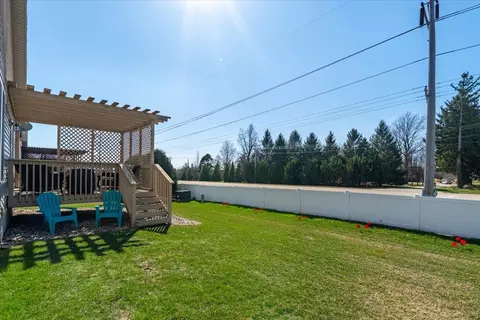 Exterior - 2020 Escalade Rd, Bloomington, IL 61705 photo 4 of 7