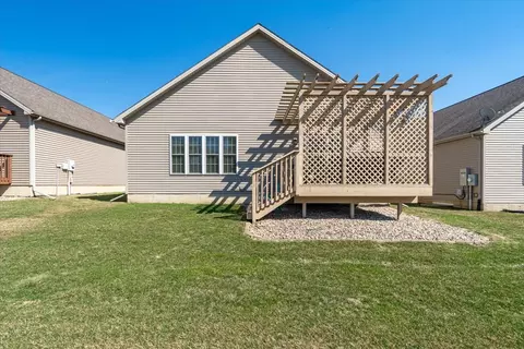 Exterior - 2020 Escalade Rd, Bloomington, IL 61705 photo 6 of 7