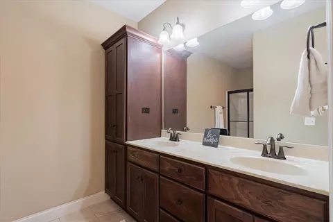 Bath - 2020 Escalade Rd, Bloomington, IL 61705 photo 1 of 2