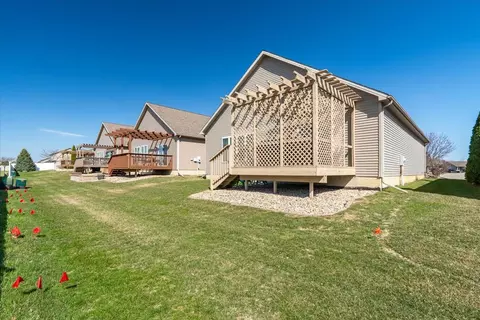 Exterior - 2020 Escalade Rd, Bloomington, IL 61705 photo 7 of 7
