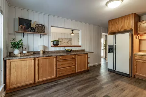 Kitchen - 412 Northgate Rd, Lindenhurst, IL 60046 photo 1 of 3