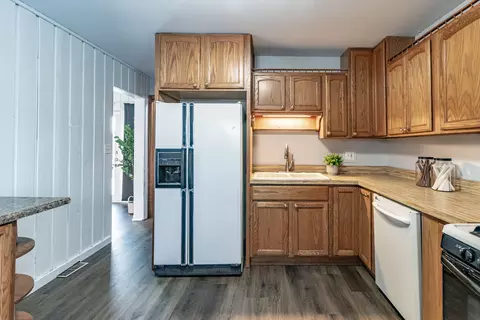Kitchen - 412 Northgate Rd, Lindenhurst, IL 60046 photo 3 of 3