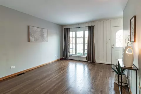 Living - 412 Northgate Rd, Lindenhurst, IL 60046 photo 3 of 5