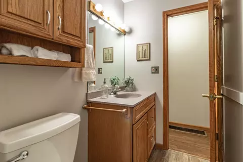 Bath - 412 Northgate Rd, Lindenhurst, IL 60046 photo 2 of 3