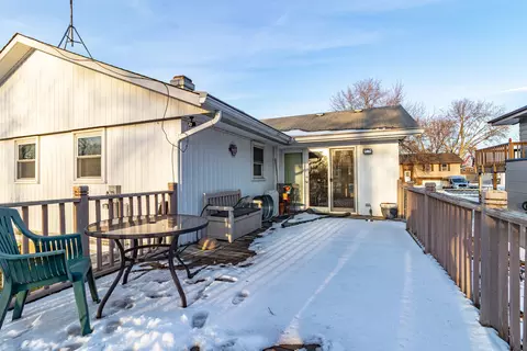 Exterior - 412 Northgate Rd, Lindenhurst, IL 60046 photo 4 of 8