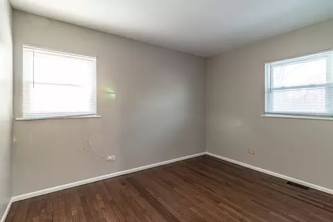 Bedroom - 412 Northgate Rd, Lindenhurst, IL 60046 photo 2 of 3