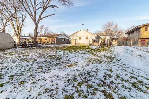 Exterior - 412 Northgate Rd, Lindenhurst, IL 60046 photo 6 of 8