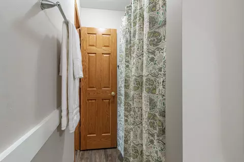 Bath - 412 Northgate Rd, Lindenhurst, IL 60046 photo 3 of 3
