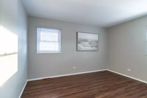 Bedroom - 412 Northgate Rd, Lindenhurst, IL 60046 photo 1 of 3