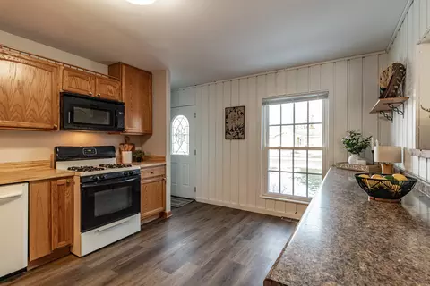 Kitchen - 412 Northgate Rd, Lindenhurst, IL 60046 photo 2 of 3