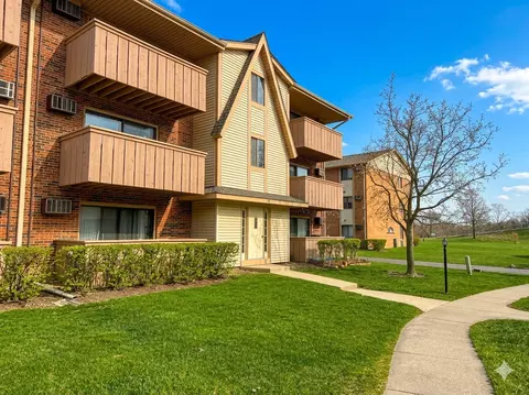 11 Cedar Ct #3, Vernon Hills, IL 60061