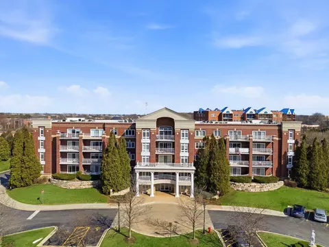 7011 W Touhy Ave #205, Niles, IL 60714