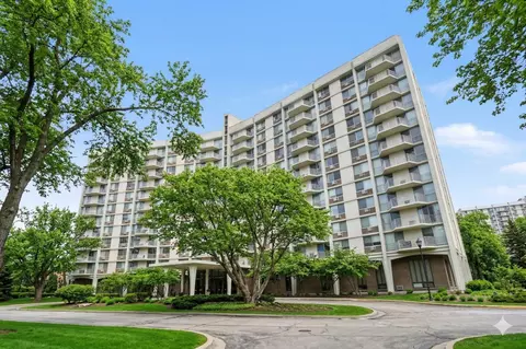 20 N Tower Rd #4C, Oak Brook, IL 60523