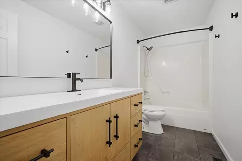 Bath - 1308 Beacon Hill Ct, Normal, IL 61761 photo 2 of 2