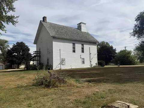 Exterior - 104-106 Gaston St, Dixon, IL 61021 photo 4 of 9