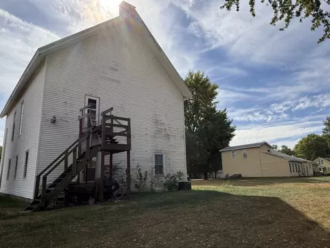 Exterior - 104-106 Gaston St, Dixon, IL 61021 photo 2 of 9